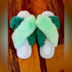 Stars Above Faux Fur Cross Band Slip-on Fluffy Slippers, Size Large (9/10)